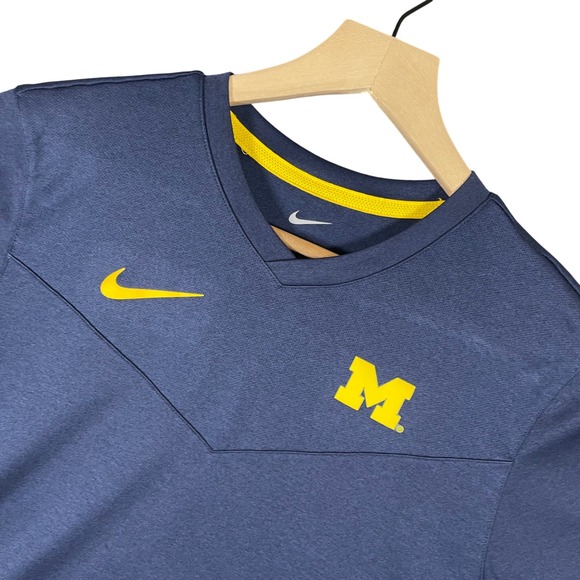 Nike Michigan Wolverines T-Shirt Mens XS Navy Yellow Dri-FIT V-Neck Short Sleeve - Picture 1 of 11